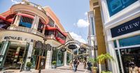 From stylish boutiques to premier shopping, experience the vibrant lifestyle at The Grove—only minutes away from Bloom.