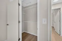 SIGNATURE PACKAGE Walk-in Closets | Updated Finishes