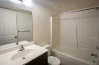 Robinson - Bathroom 1