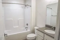 Huron - Bathroom 2