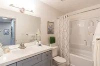 Dakota - Bathroom