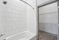 Lenox - Bathroom 2