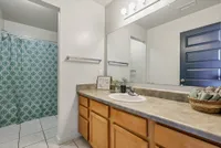 Rouge - Bathroom 1