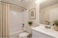 02_bathroom_staged
