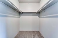 2x1 Walk In Closet