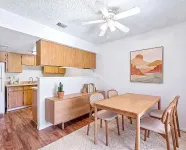 Classic Townhome | Dining Area