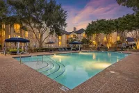 Poolside Lounge