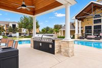 Advenir at Grand Parkway West - Outdoor Grill Area