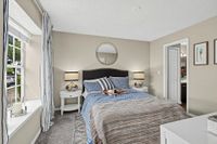 Advenir at The Oaks - Cozy Bedroom