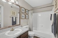 Advenir at The Oaks - Bathroom