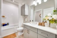 THe Mansions Oak Point, A2, Bathroom