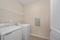 1 Bedroom + Den M4 Washer Dryer