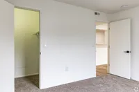 Bedroom w/ Walk-In Closet