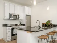 1 Bed / 1 Bath - 702 SF - Kitchen