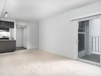 2 Bed / 1 Bath - Living Room