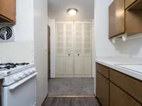 2 Bed / 1 Bath - 1000 SF - Kitchen