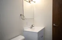 2 Bed / 1 Bath - 1,000 SF - Bathroom