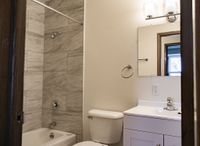 2 Bed / 1 Bath - 1,000 SF - Bathroom