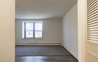 2 Bed / 1 Bath - 1,000 SF - Entrance
