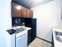 Classic 1 Bed / 1 Bath - 700 SF - Kitchen