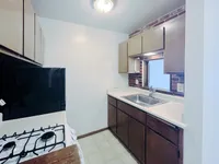 Classic 1 Bed / 1 Bath - 700 SF - Kitchen