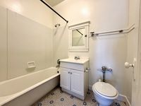 Classic Full Bathroom