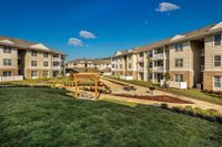 Apartment Building Courtyard | Apartments in Midlothian, VA | Colony at Centerpointe