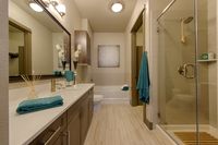 Pearl Washington Apartment Bathroom | Apartments on Washington Ave | Houston, TX Apartments