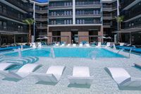 PearlWashington_ext_pool-1