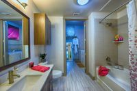PearlWashington_model_bath-2