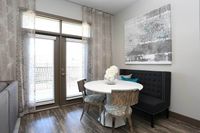 Pearl_Washington_model-b5_dining-1