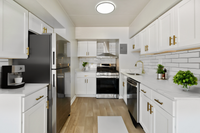 Kitchen Flora Park Apartments for Rent in the center of Baltimore