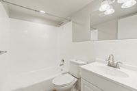 Bathroom at Flora Park Apartments for Rent in the center of Baltimore
