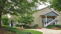 Exterior Apartment Buildings and Lush Landscaping | Autumn Columbia apartment