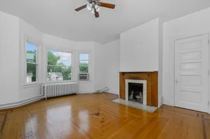 Livingroom Picture 4