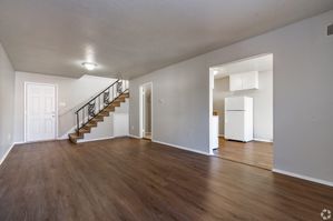 Colonial Village Apartments in Memphis - 3 Bedroom Living Area