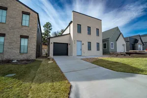 Owen-Silos-Subdivision-Luxury-Homes-South-Springfield-Missouri-Four-Bedroom-Cambridge-Unit-5725-Driveway