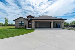 Villas-At-Anthony-Park-55-Plus-South-Springfield-Missouri-Three-Bedroom-Home-Three-Car-Garage