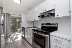 Aspen Apartments - Modern Kitchen