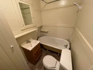 1x1 - Unit 703 B
