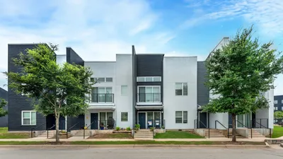 Exterior view of The View at Cedar Park modern apartment complex in Cedar Park, TX near Austin
