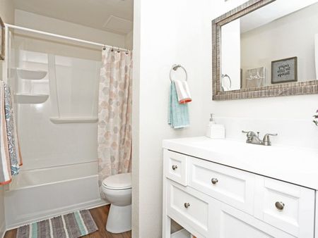 Spacious Bathroom | Apartments In Sacramento | Villa Regia