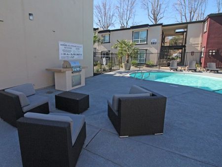 Community Sun Deck | Apartments in Sacramento, CA | Villa Regia