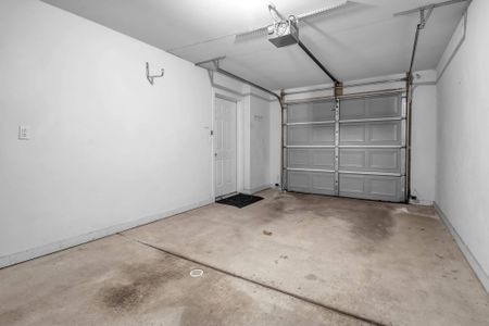 Attached Garage | Private Entry | Amenities | StoneGate Apartments