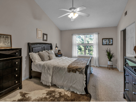 Vast Master Bathroom | Williamsville Apartments | StoneGate Apartment Homes