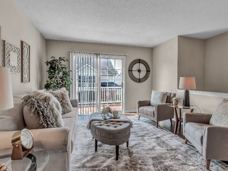 Living Room | East Amherst NY Apartment Homes | Autumn Creek Apartments