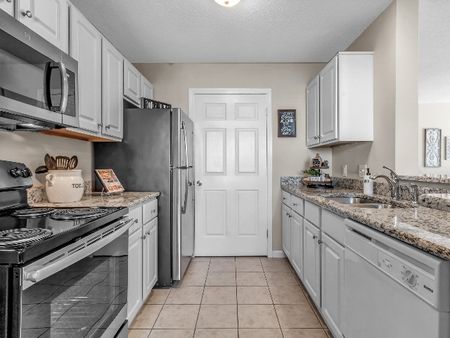Kitchen with Stainless Steel Appliances | East Amherst NY Apartment Homes | Autumn Creek Apartments