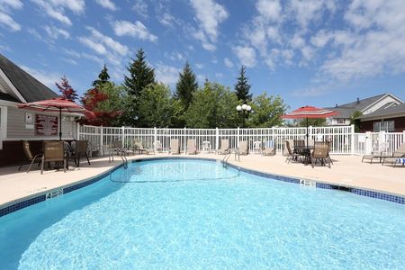 Sparkling Pool | Apartments for rent in East Amherst, NY | Autumn Creek Apartments