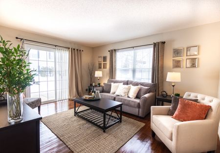Spacious Living Room | Apartments in East Amherst, NY | Autumn Creek Apartments
