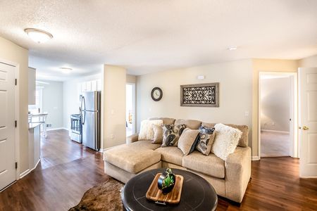 Spacious Living Area | Buffalo Luxury Apartments | Autumn Creek Apartments